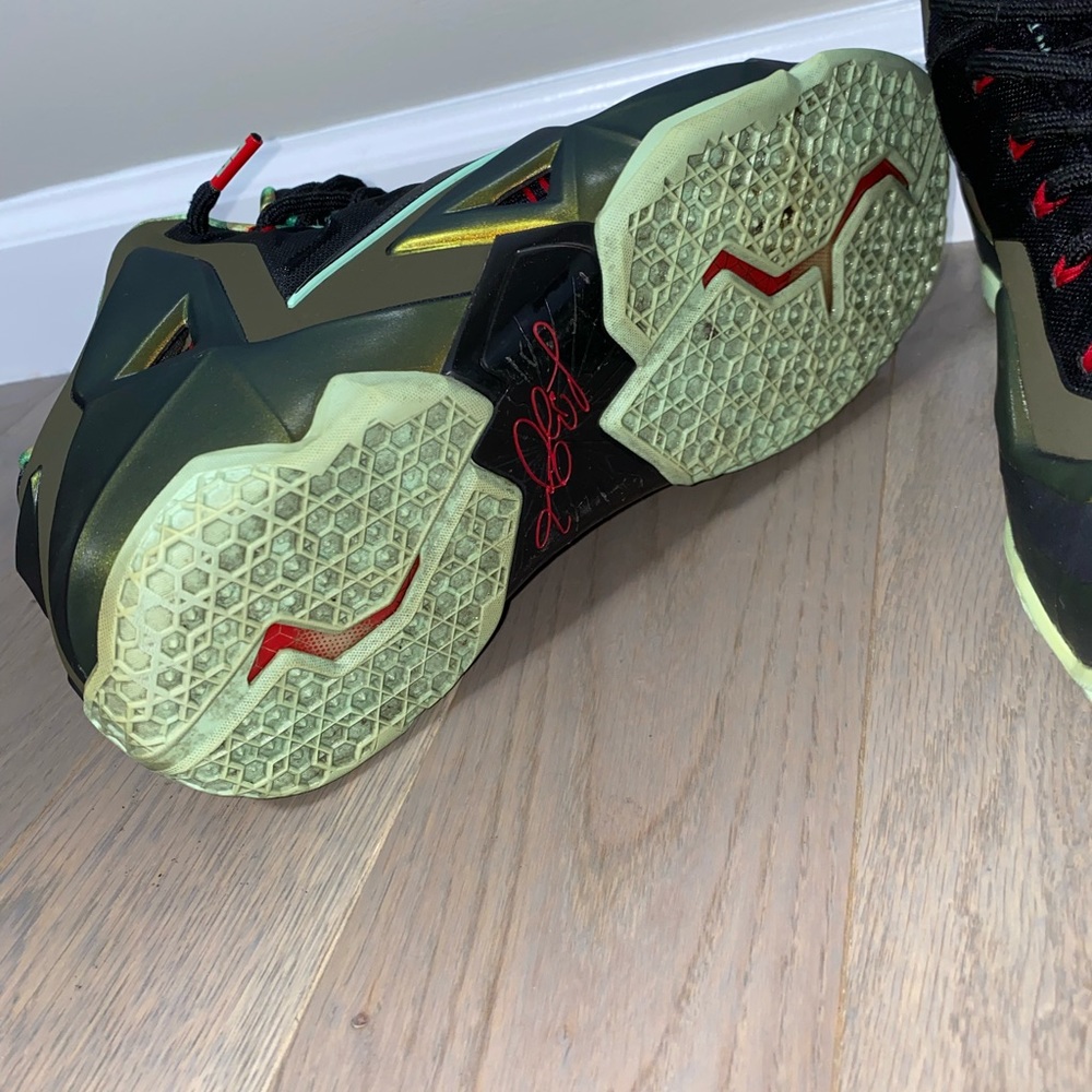 Lebron XI - Picture 11 of 16